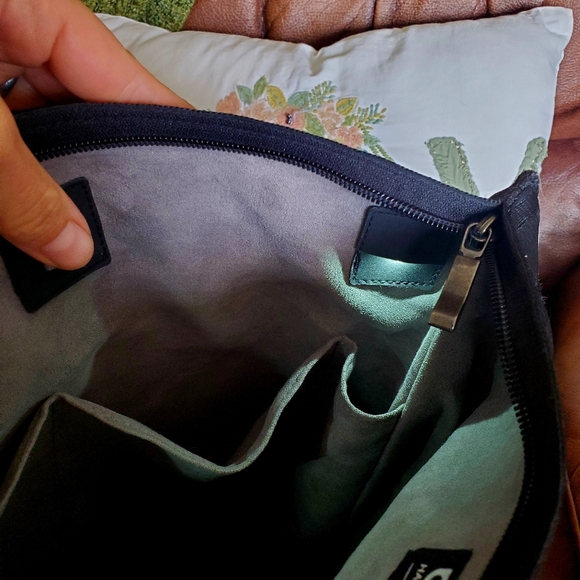 Babau Large Black Seatbeat Anti Theft Backpack with Interior Light - Picture 7 of 16